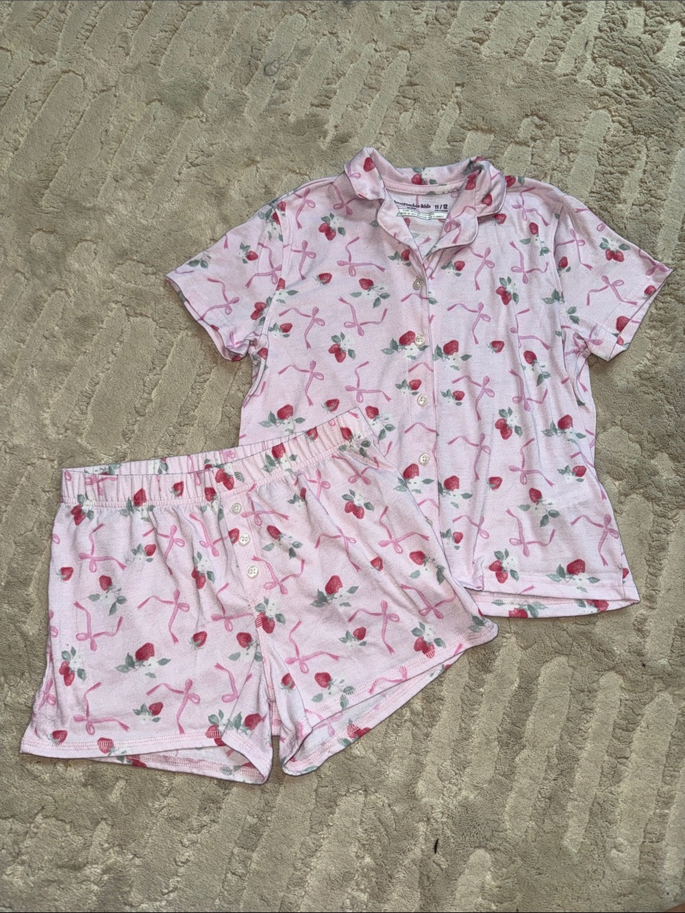 abercrombie kids sleep Pink Strawberry & Bow Two-Piece short Pajama Set 11/12